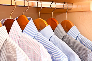 Картинка статьи Как правильно хранить рубашки в гардеробе?